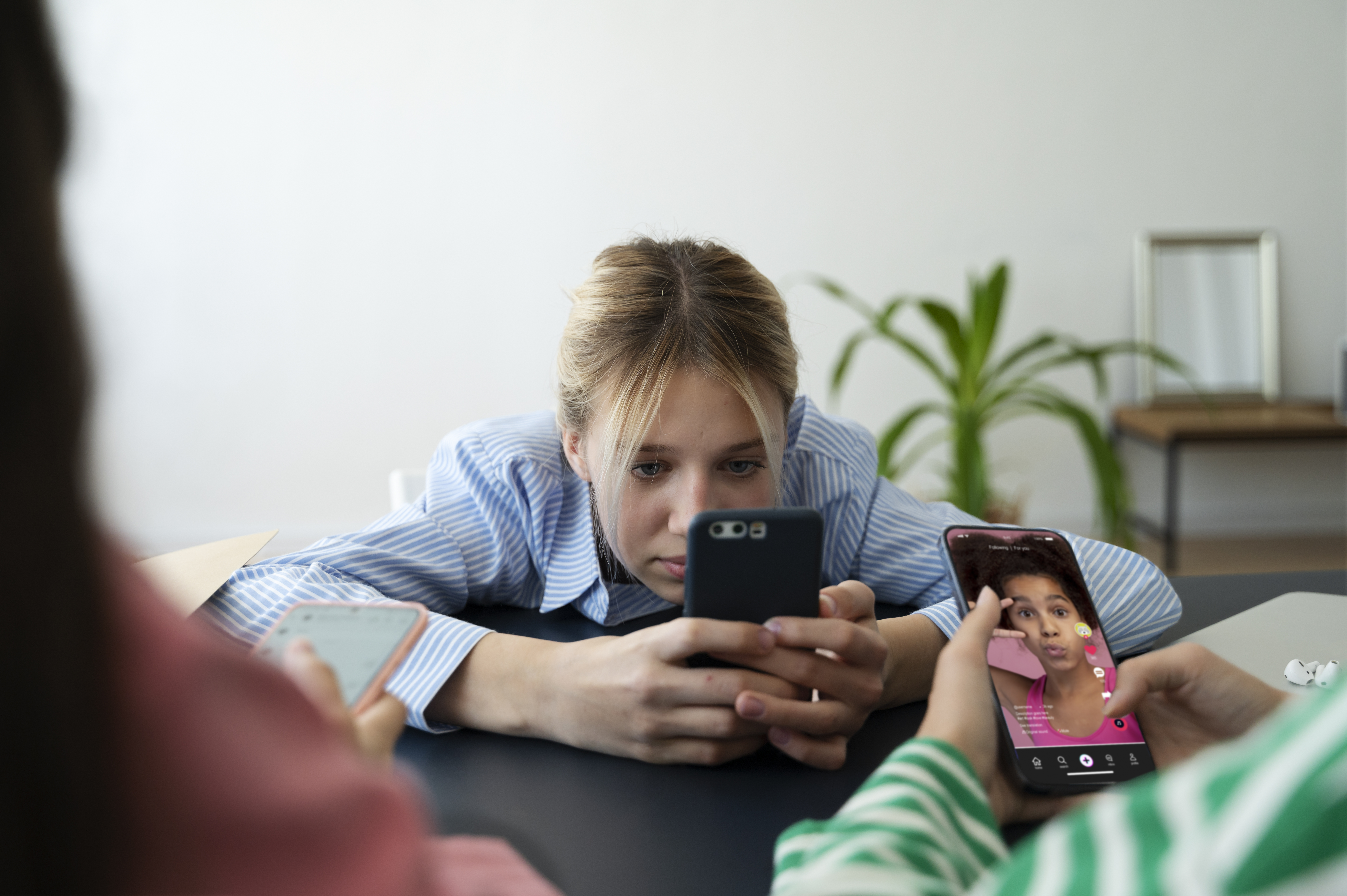 Teenagers using smartphones and social media apps, illustrating screen addiction, digital distraction, and excessive social media use among young people.